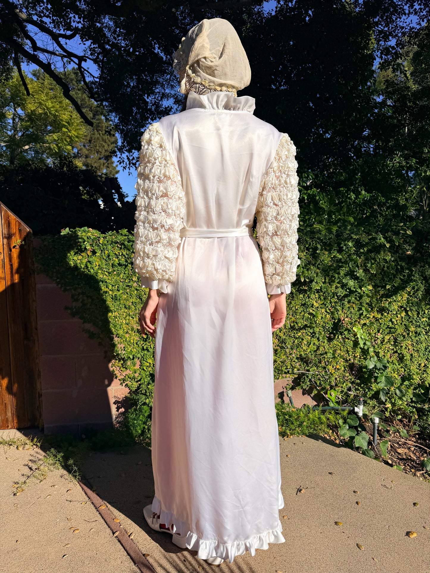 Luxurious Designer Vintage 1980’s Scaasi Eggshell White Silky Satin Bridal Robe Lounge Wear