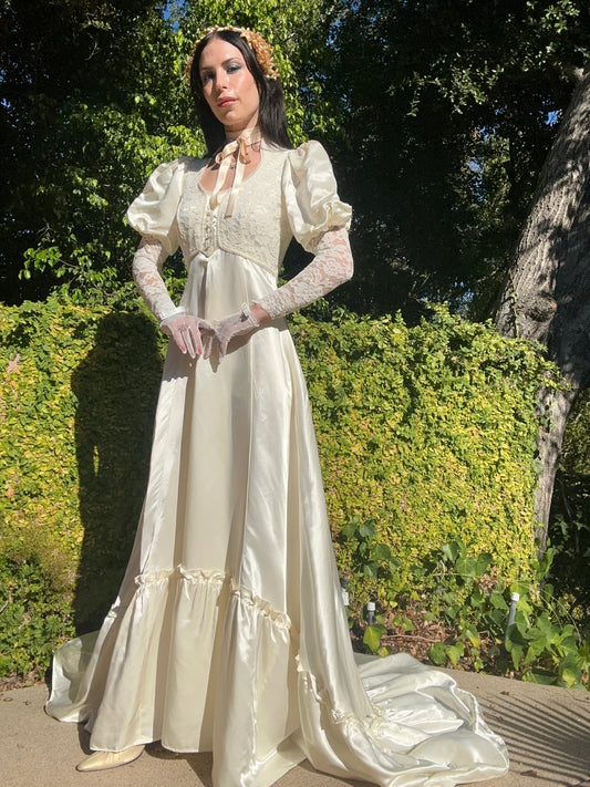 Vintage 1970’s Gunne Sax Renaissance Bridal Collection Wedding Dress in Pearl White
